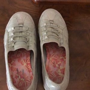 Sketchers Breathe Easy 9.5